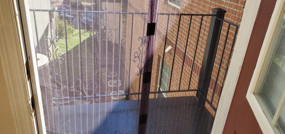 RELAXING 3 BR WITH FREE PARKING AT THE SEQUOIA Apartment in District of Columbia
