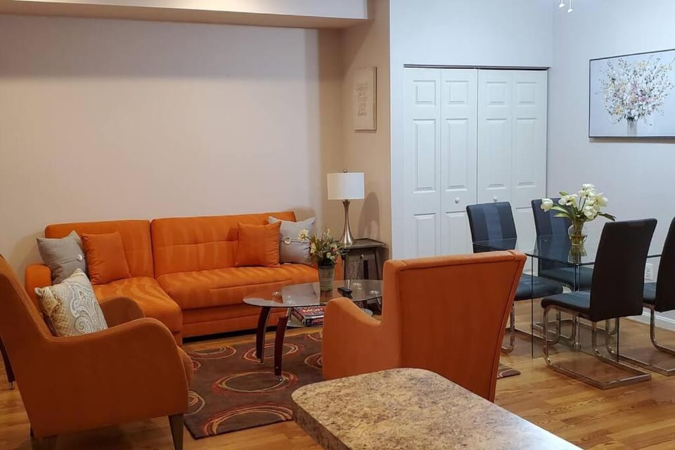 RELAXING 3 BR WITH FREE PARKING AT THE SEQUOIA Apartment in District of Columbia