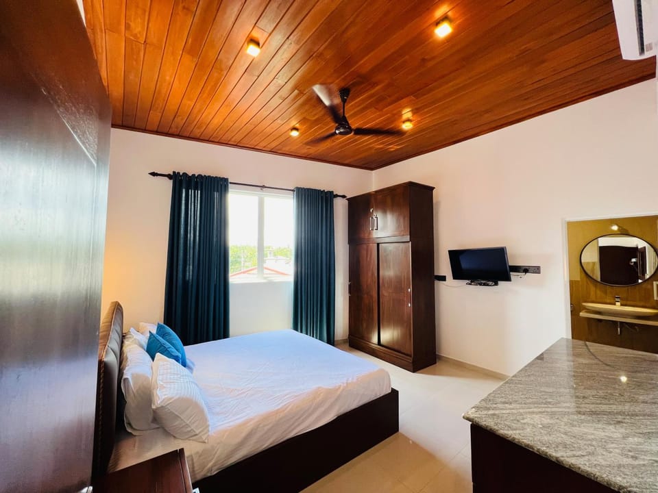 Photo of the whole room, Bedroom