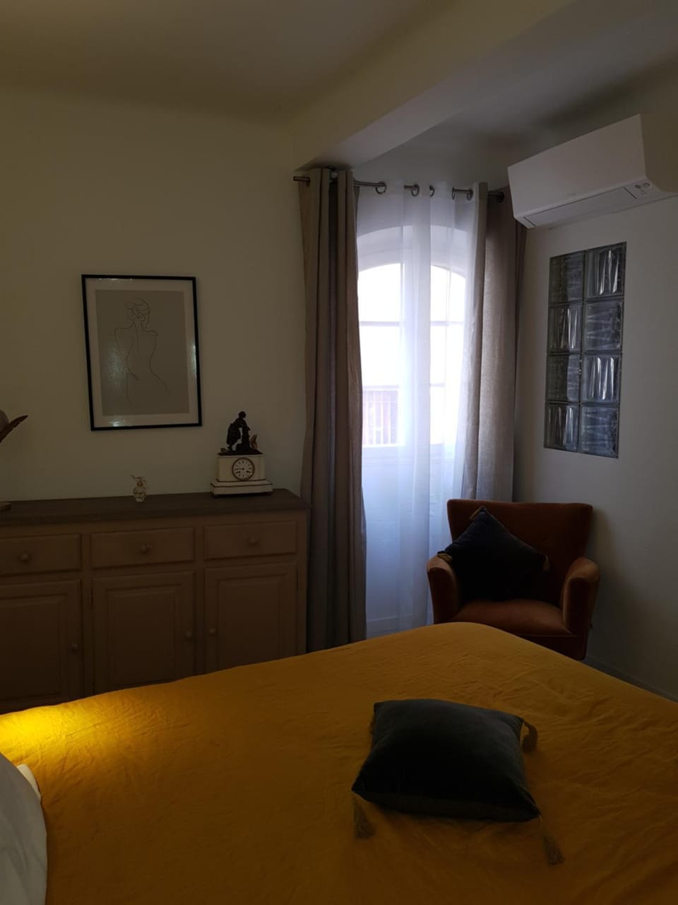 Bed, Bedroom, air conditioner