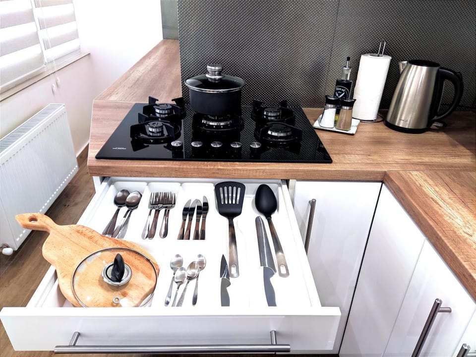 Coffee/tea facilities, Kitchen or kitchenette