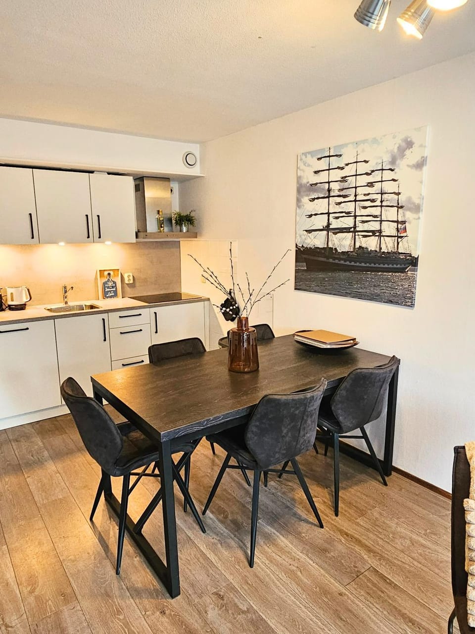 Dining area, kitchen