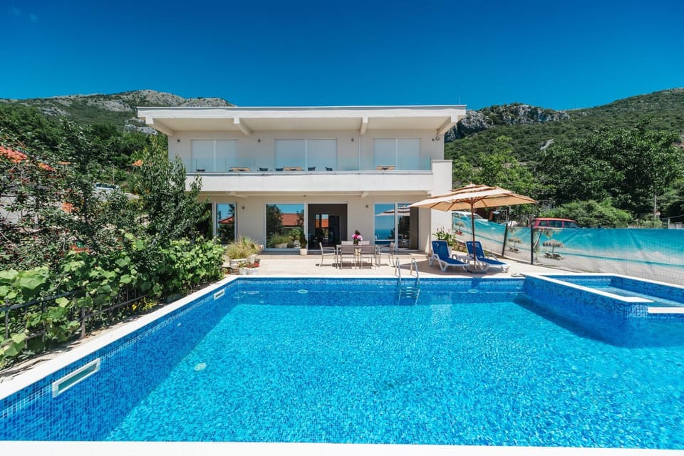 Property building, Swimming pool