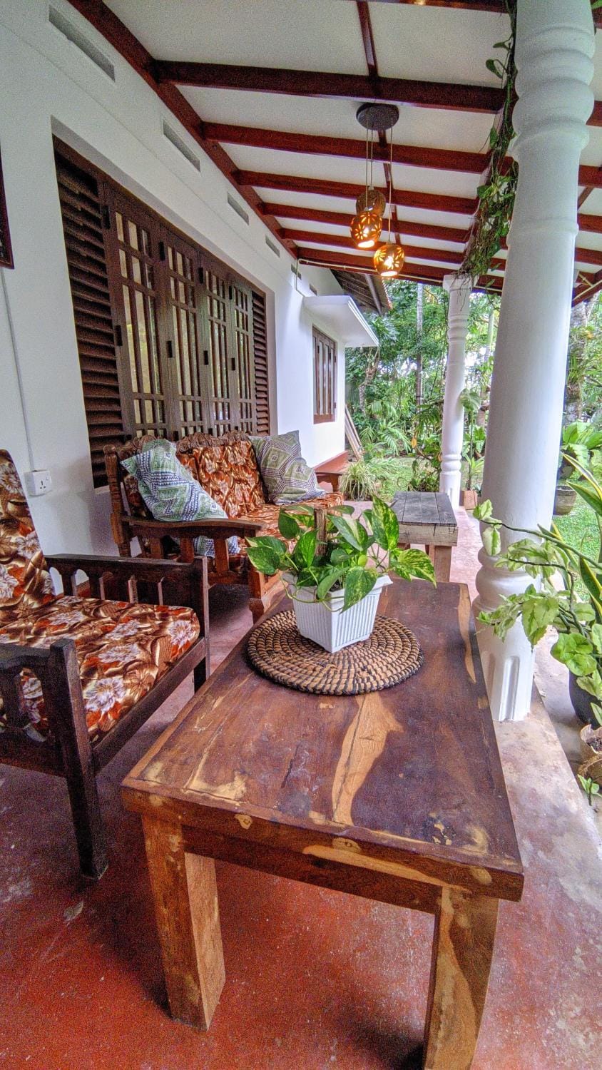Beach House Madiha Bed and Breakfast in Southern Province