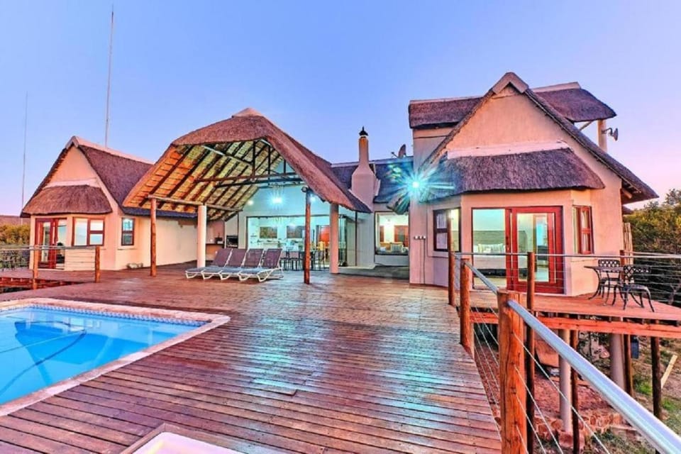 Property building, Hot Tub, sunbed