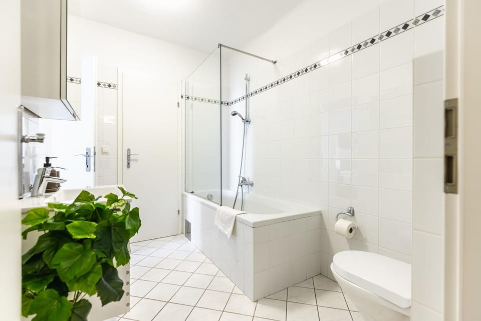 Shower, Toilet, Bathroom, Bath