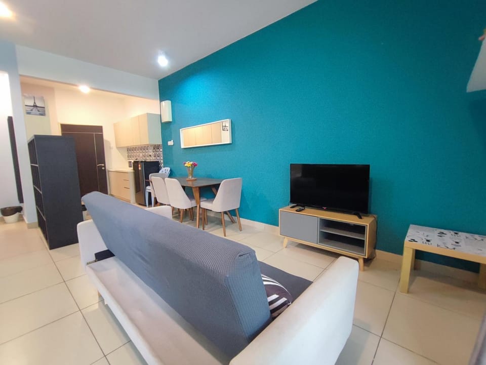 Communal lounge/ TV room, TV and multimedia, Living room, Seating area, Dining area