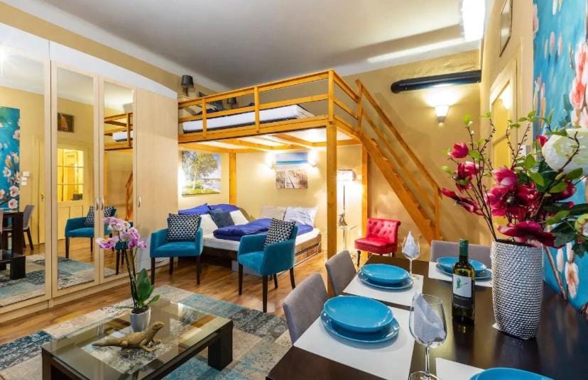 Cherry Blossom Designer Apartment in the Center With Free Parking Apartment in Budapest