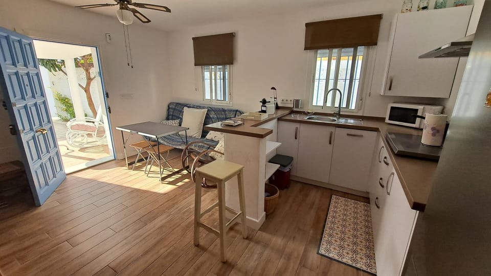 Property building, Kitchen or kitchenette, Living room