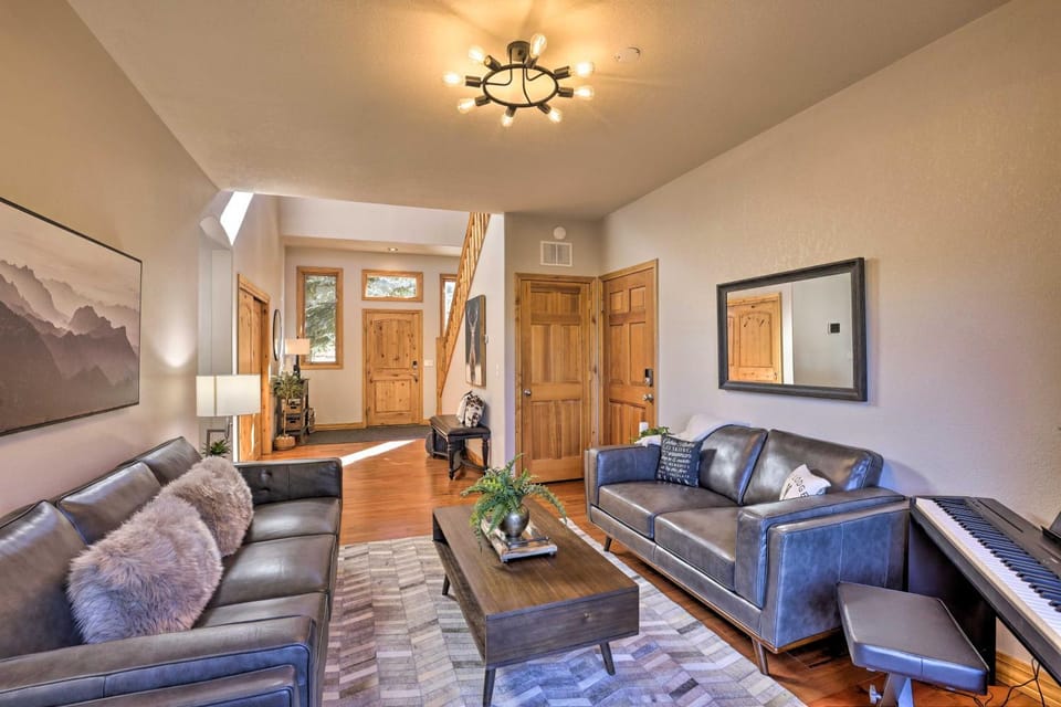 6 Mi to Keystone Ski! Mtn-View Cabin w/ Game Room Cabin in Silverthorne
