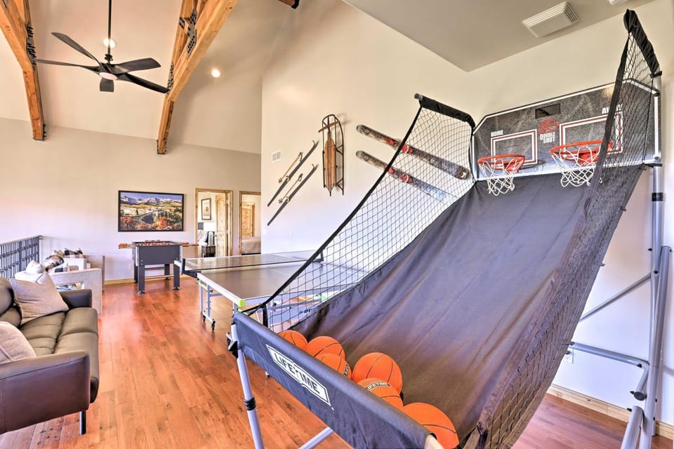 6 Mi to Keystone Ski! Mtn-View Cabin w/ Game Room Cabin in Silverthorne