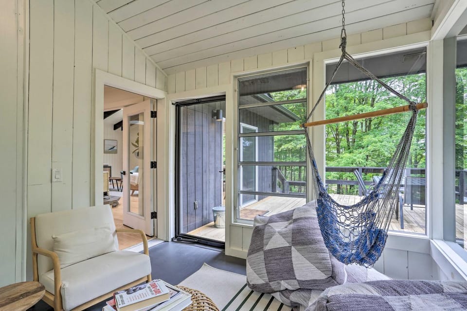 Modern Hideaway w/ Deck + State Forest Access House in Hudson Valley