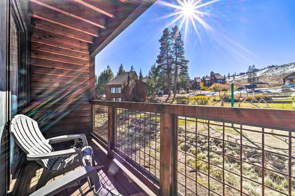 Walk to Ski Resort: Tahoe Donner Studio w/ Balcony Apartment in Truckee