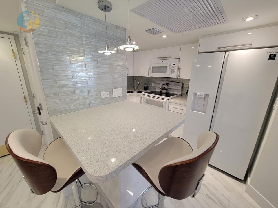 Deluxe Beach Resort - HORA RENTALS Apartment in Miami Beach
