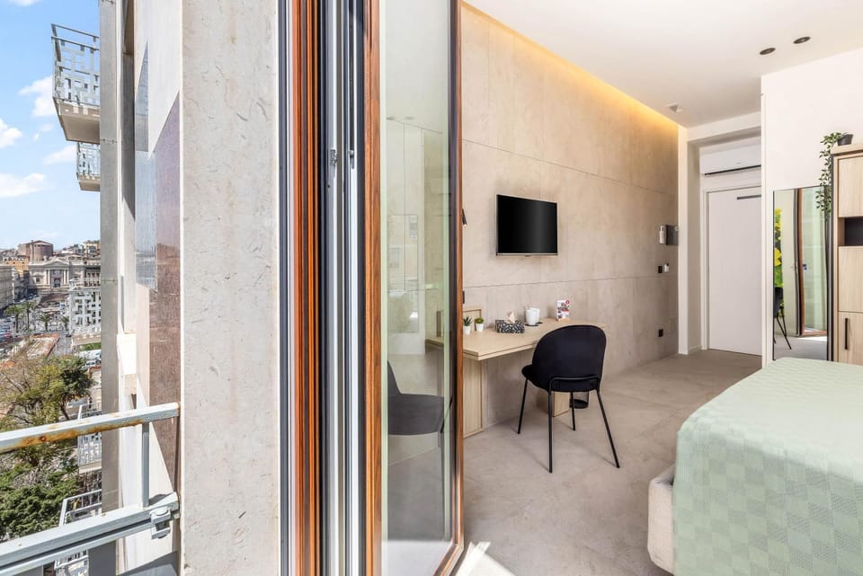 Bed, Day, TV and multimedia, View (from property/room), Balcony/Terrace, Photo of the whole room, Bedroom, City view, air conditioner