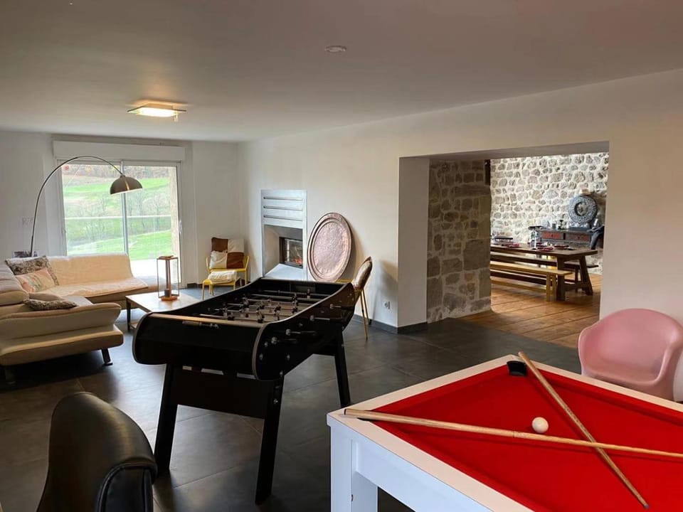 CASARIOU Les Bernards Villa Grande bâtisse 12p avec cheminée bain nordique billiard piscine Villa in Provence