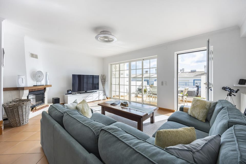 Communal lounge/ TV room, Living room