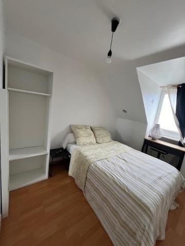 Chambre Guestroom Vacation rental in Île-de-France