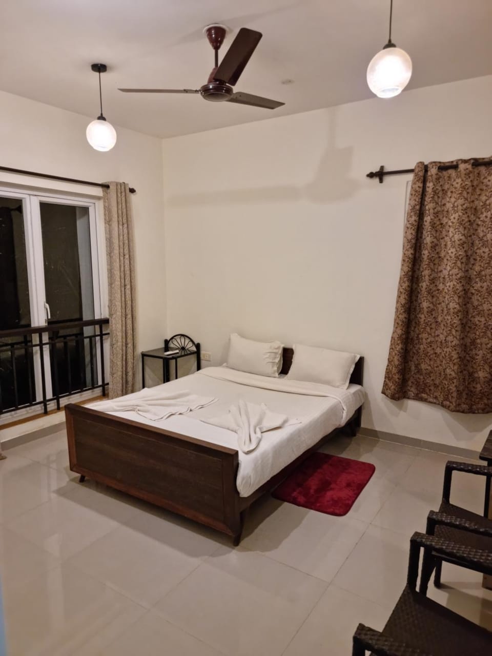 Photo of the whole room, Bedroom