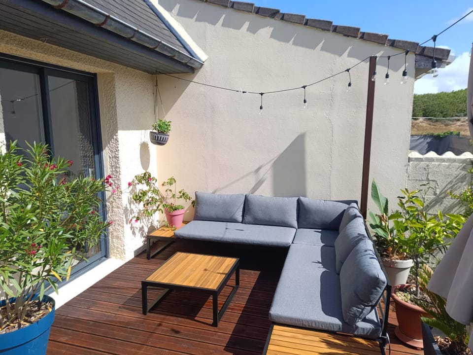 Patio, Day, Garden
