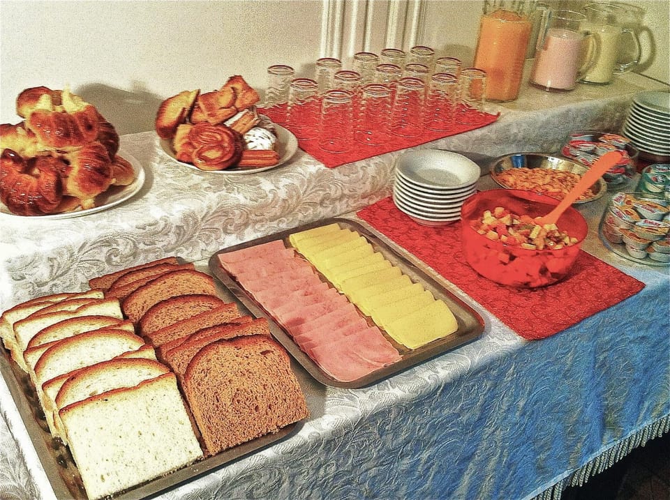 Breakfast, Continental breakfast, Buffet breakfast