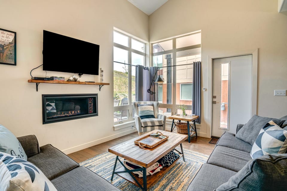 Steps to Conquest Ski Lift: Granby Home w/ Grill House in Granby