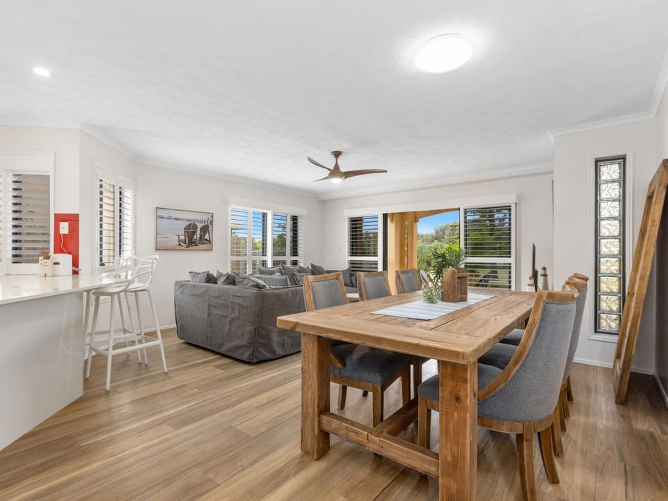 TV and multimedia, Living room, Seating area, Dining area, Evening entertainment