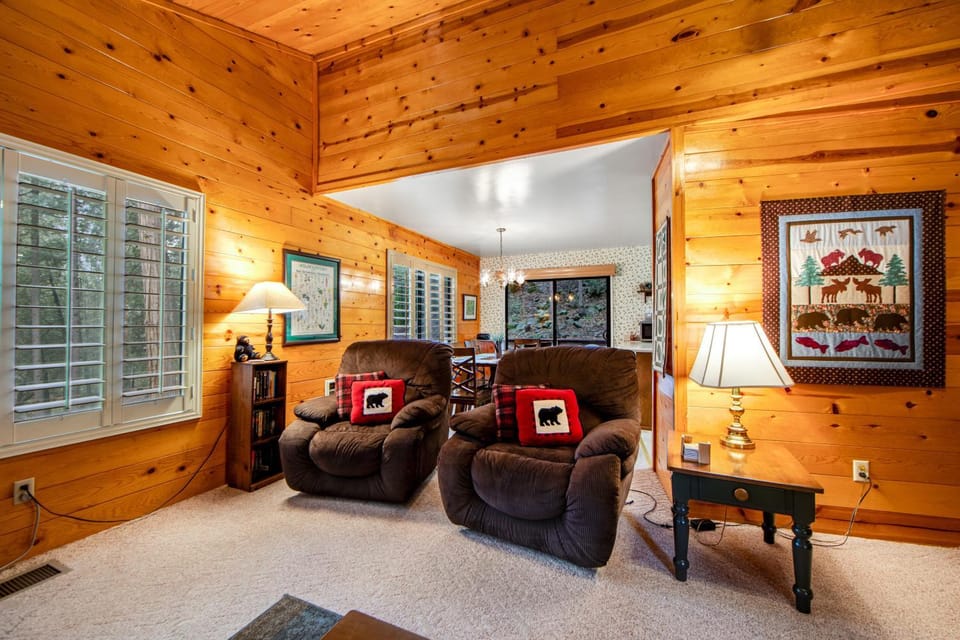 Elk Horn Retreat House in Idyllwild-Pine Cove
