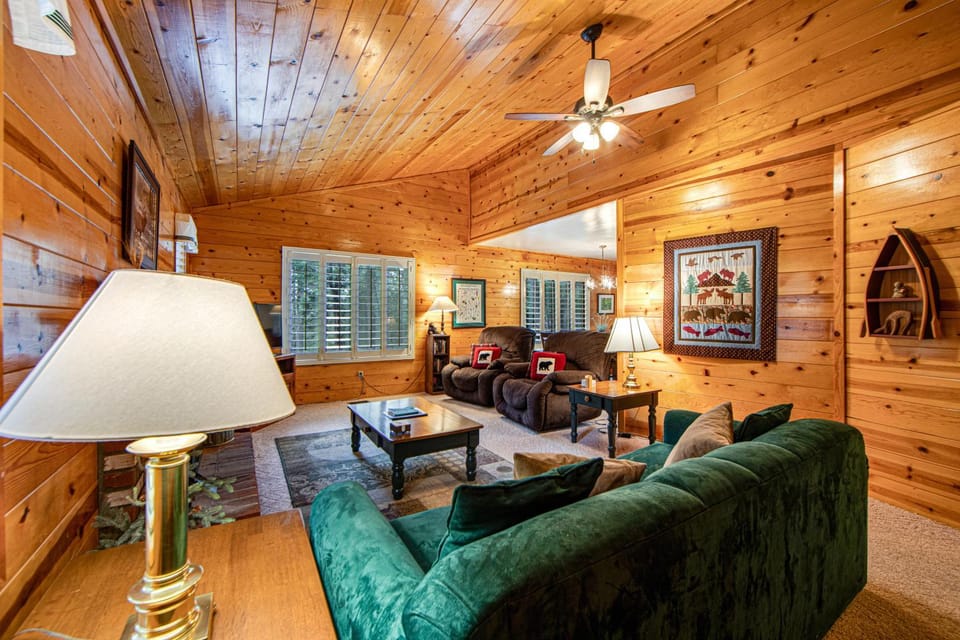 Elk Horn Retreat House in Idyllwild-Pine Cove