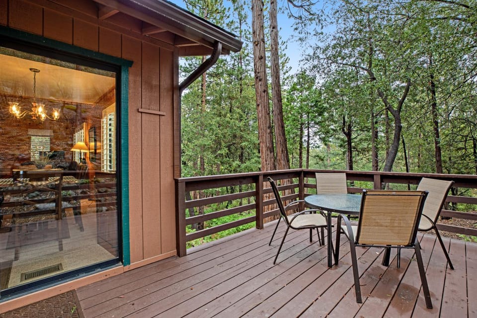 Elk Horn Retreat House in Idyllwild-Pine Cove