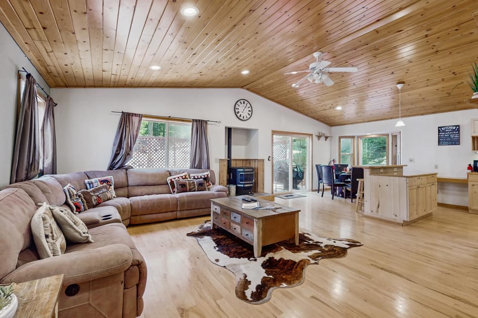 Laurelwood Manor House in Truckee