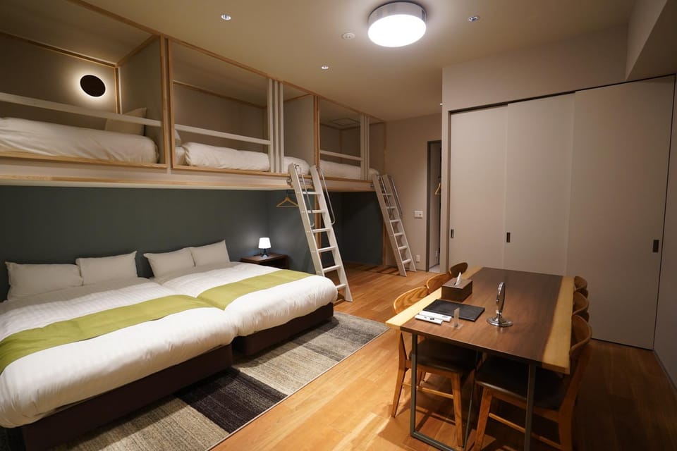 Bed, Dining area, Bedroom