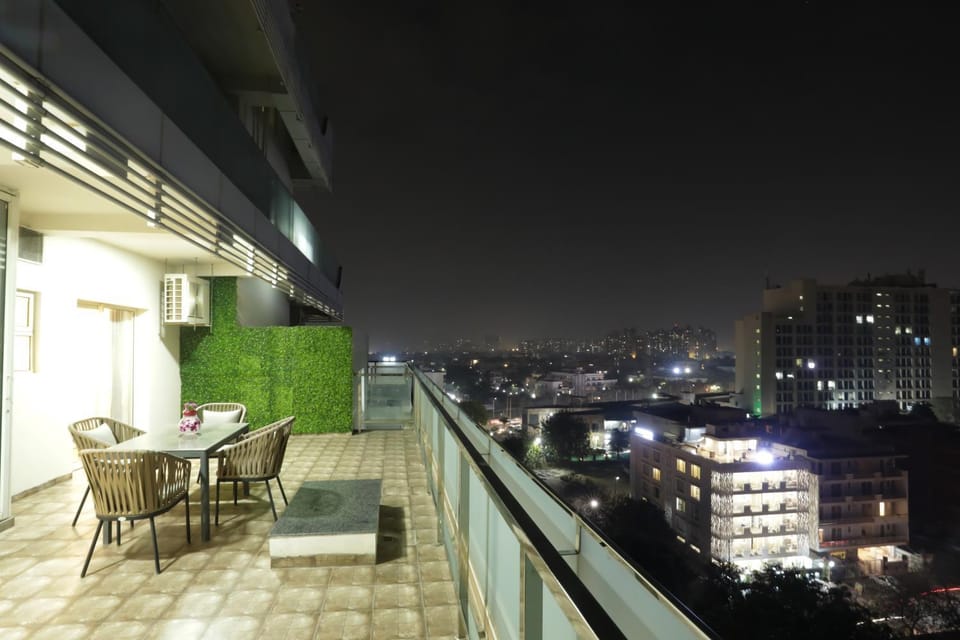 View (from property/room), Balcony/Terrace, City view