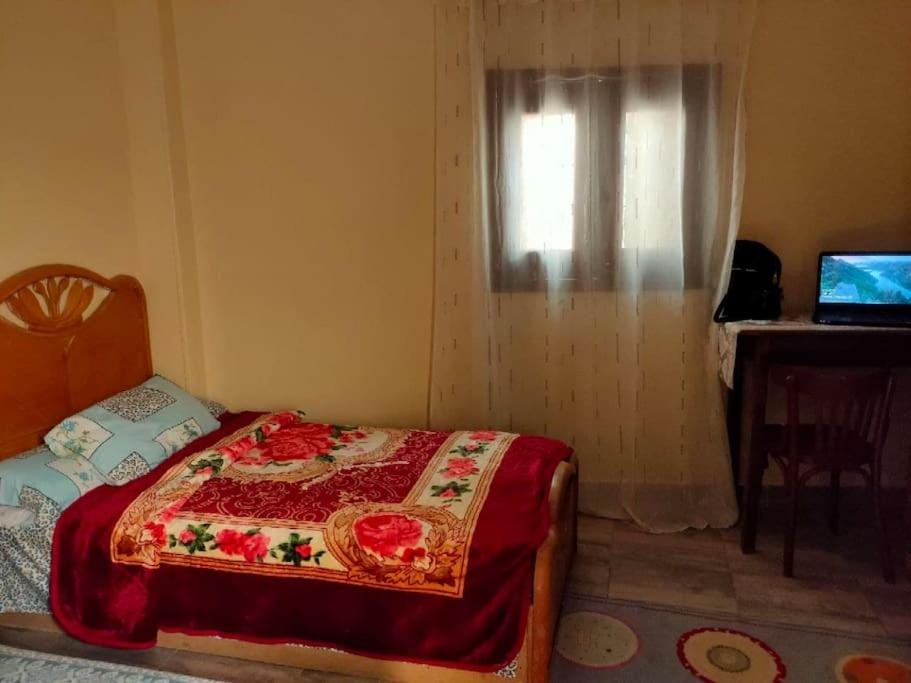 Communal lounge/ TV room, Bed, Photo of the whole room, Bedroom, hair dresser