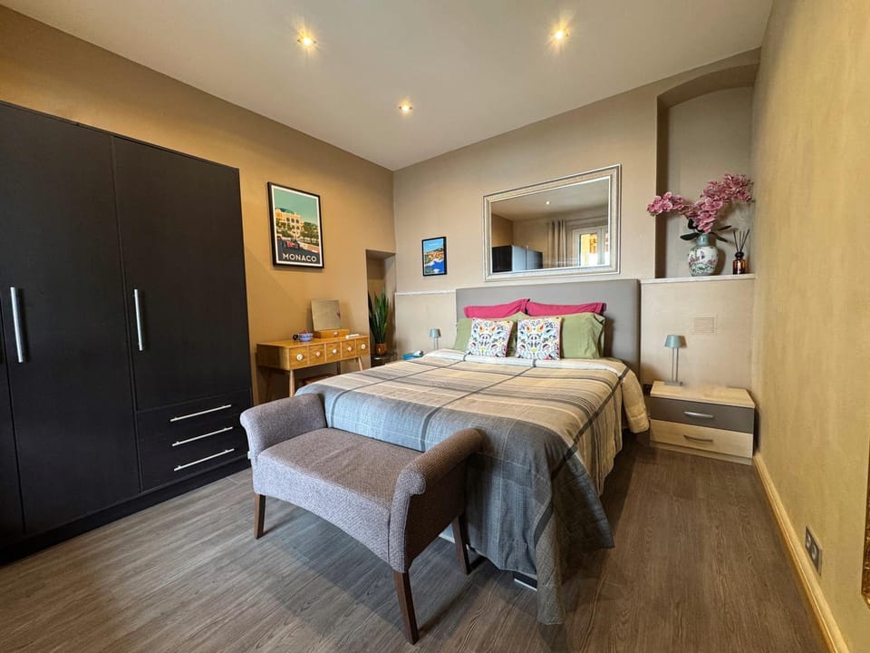 Bed, Photo of the whole room, Bedroom, wardrobe