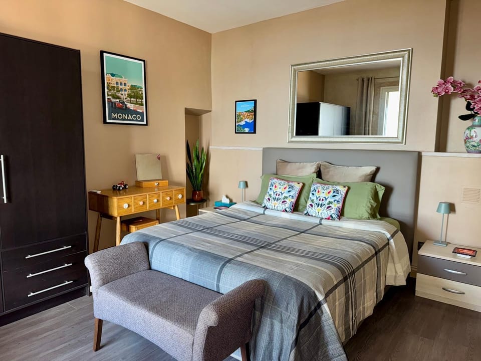 Bed, Photo of the whole room, Bedroom, wardrobe