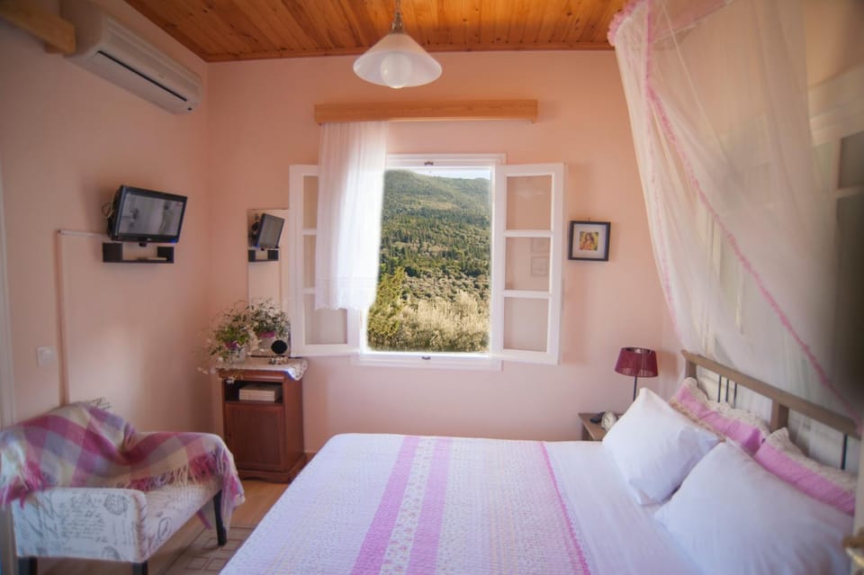 Bedroom, air conditioner