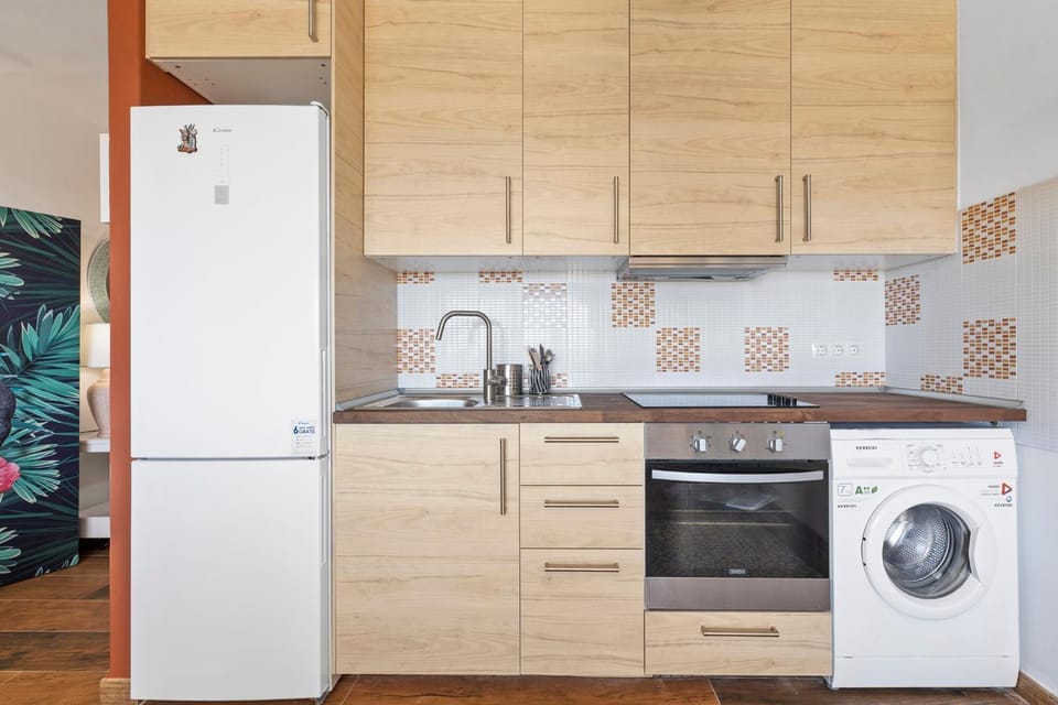 Kitchen or kitchenette, pet friendly, stove, washing machine