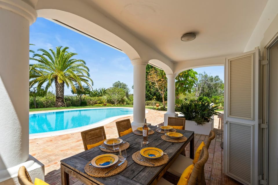 Peaceful 4BR villa on Gramacho golf resort w/ private pool Villa in Carvoeiro
