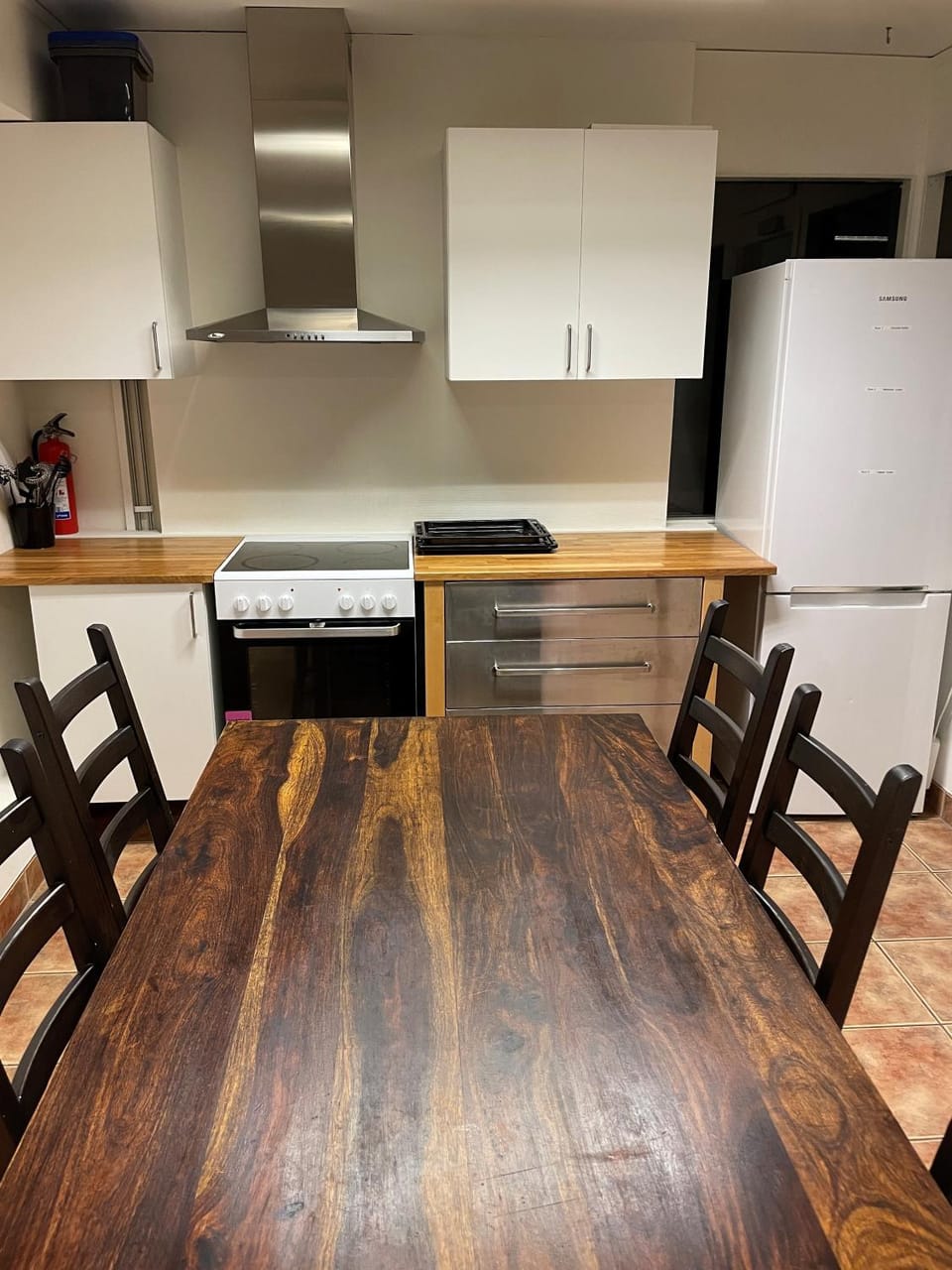 Kitchen or kitchenette, Dining area