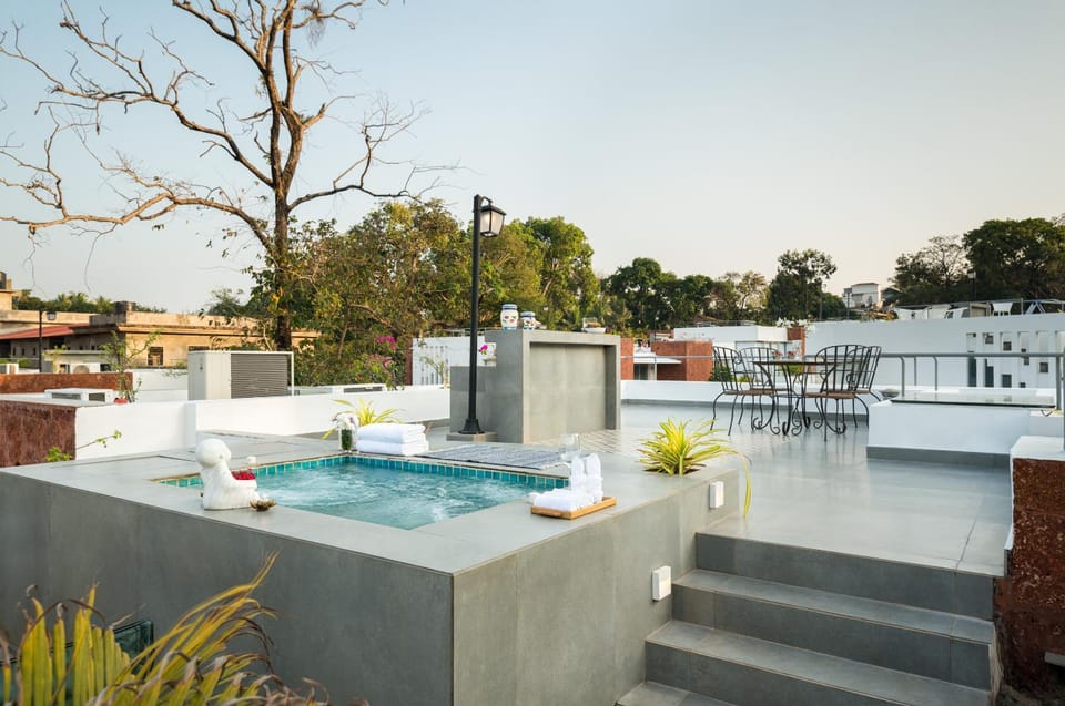 Hot Tub, Pool view
