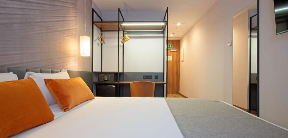 Bed, Bedroom, safe