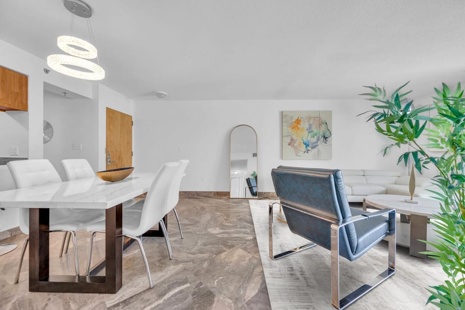 LUXURY 3 Bedrooms BRICKELL BAY APARTMENT House in Brickell