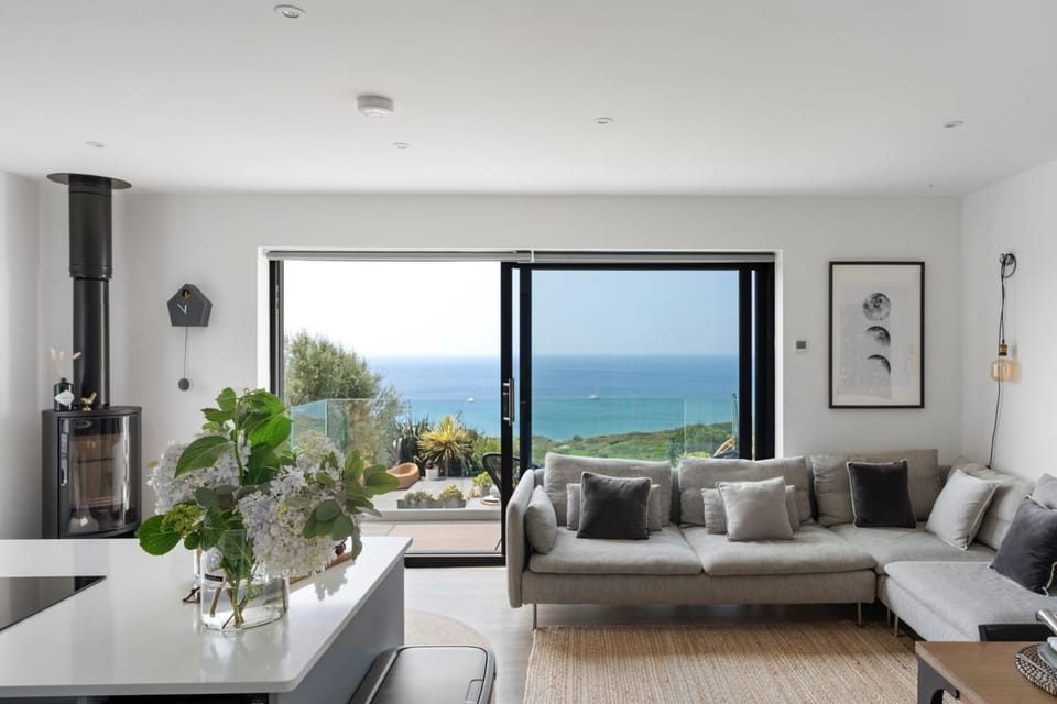 TV and multimedia, Living room, Sea view, fireplace