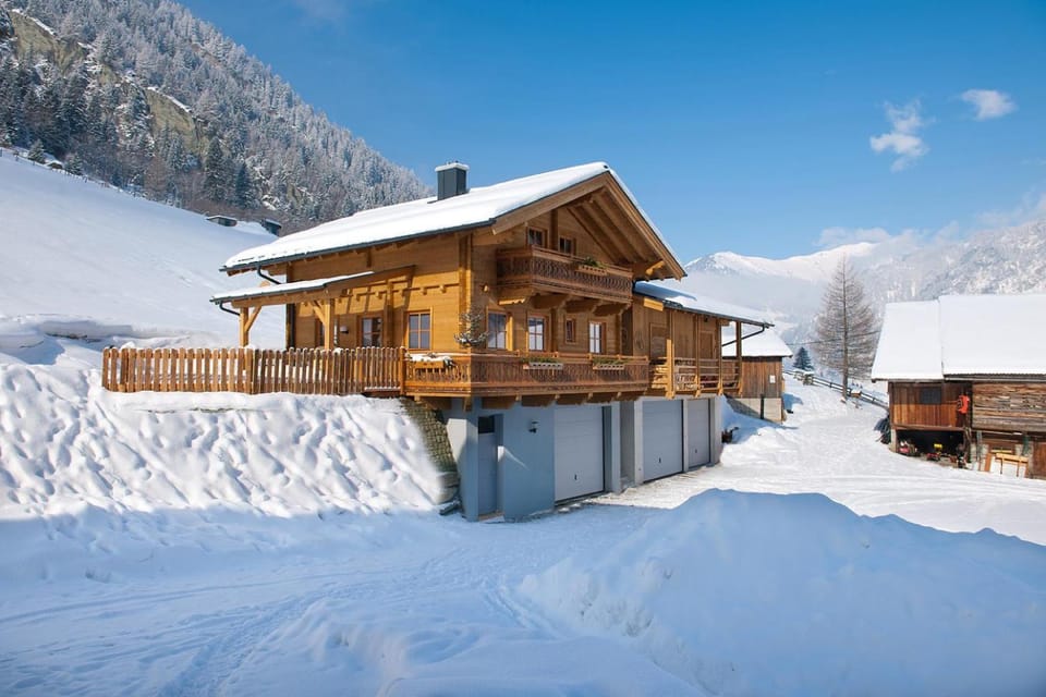 Property building, Facade/entrance, Winter