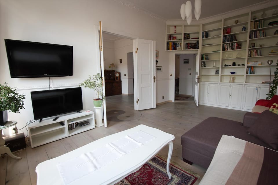 Communal lounge/ TV room, Living room