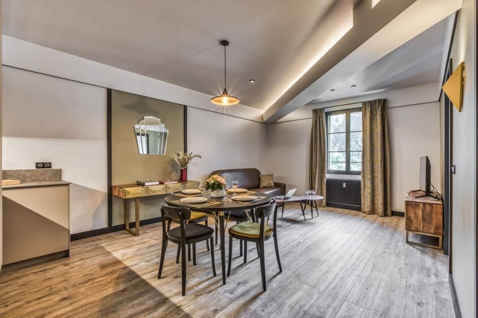 Living room, Seating area, Dining area