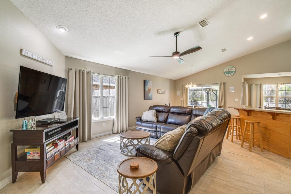 Orange Beach Home with Hot Tub Less Than 2 Mi to The Wharf House in Orange Beach