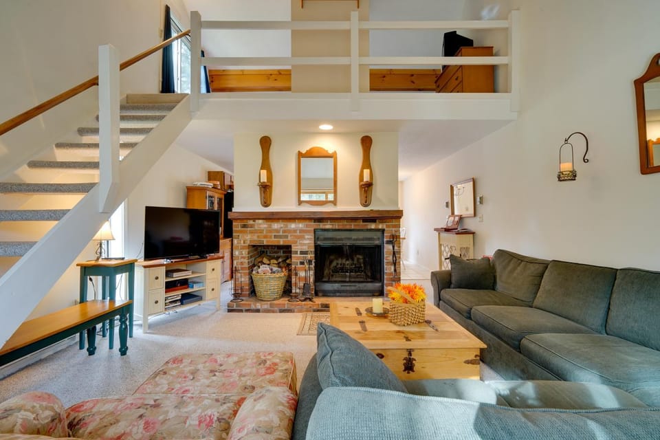 Dover Condo w/ Grill & Balcony: 3 Mi to Mt Snow! House in West Dover