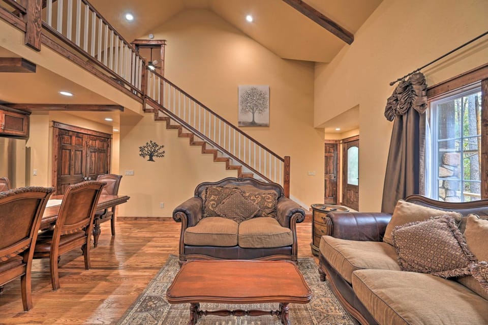 Tudor-Style Broken Bow Cottage w/ Hot Tub & Decks! House in Oklahoma